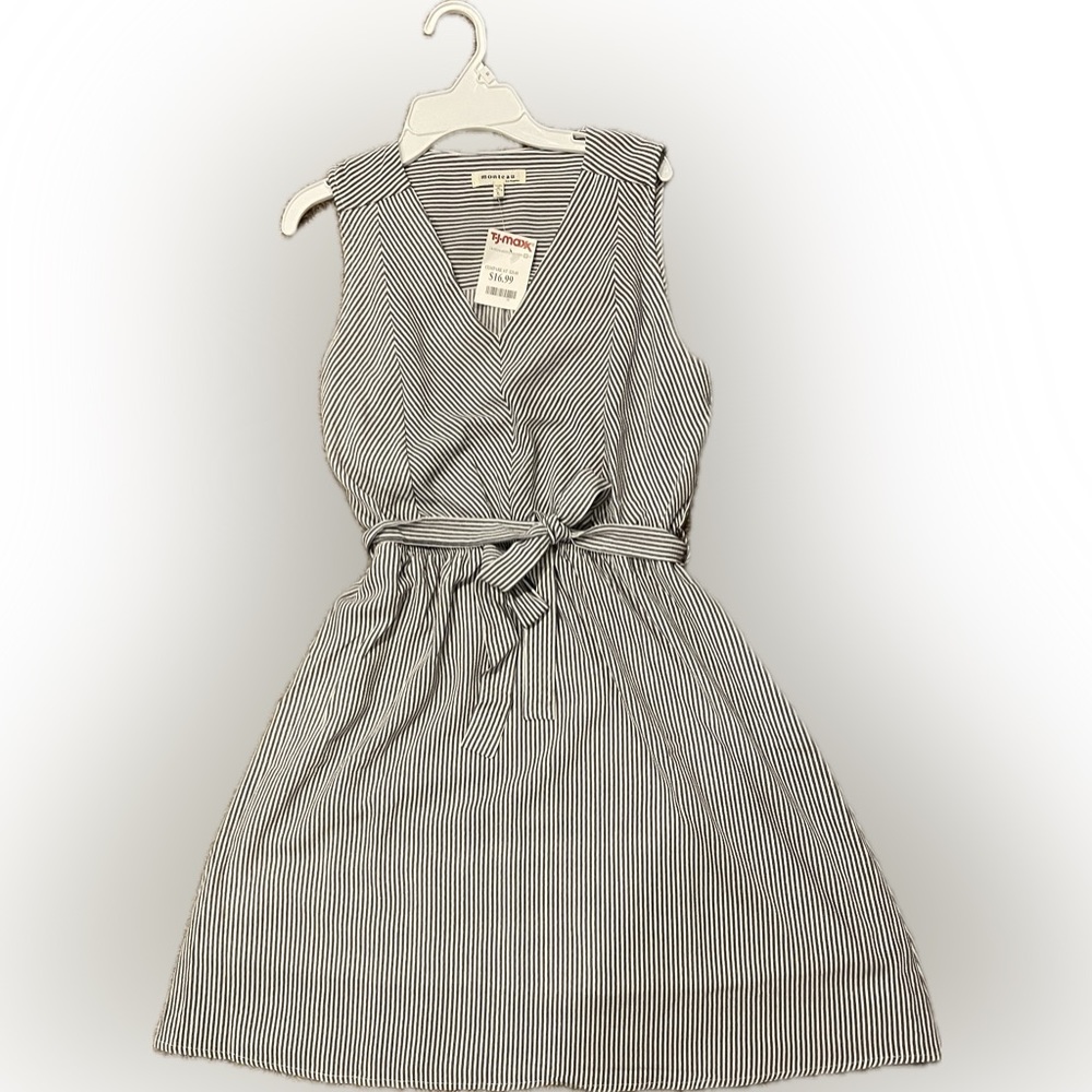 NWT Women’s sleeveless dress, size large, lined, elastic waist with tie
